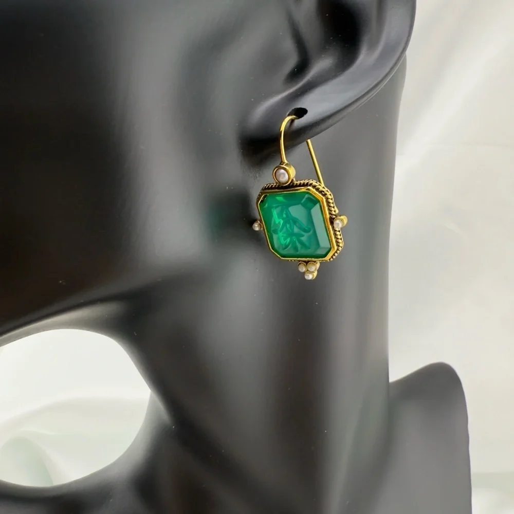 Classic Vintage Green Earrings with Gold Detail – Boss Style
